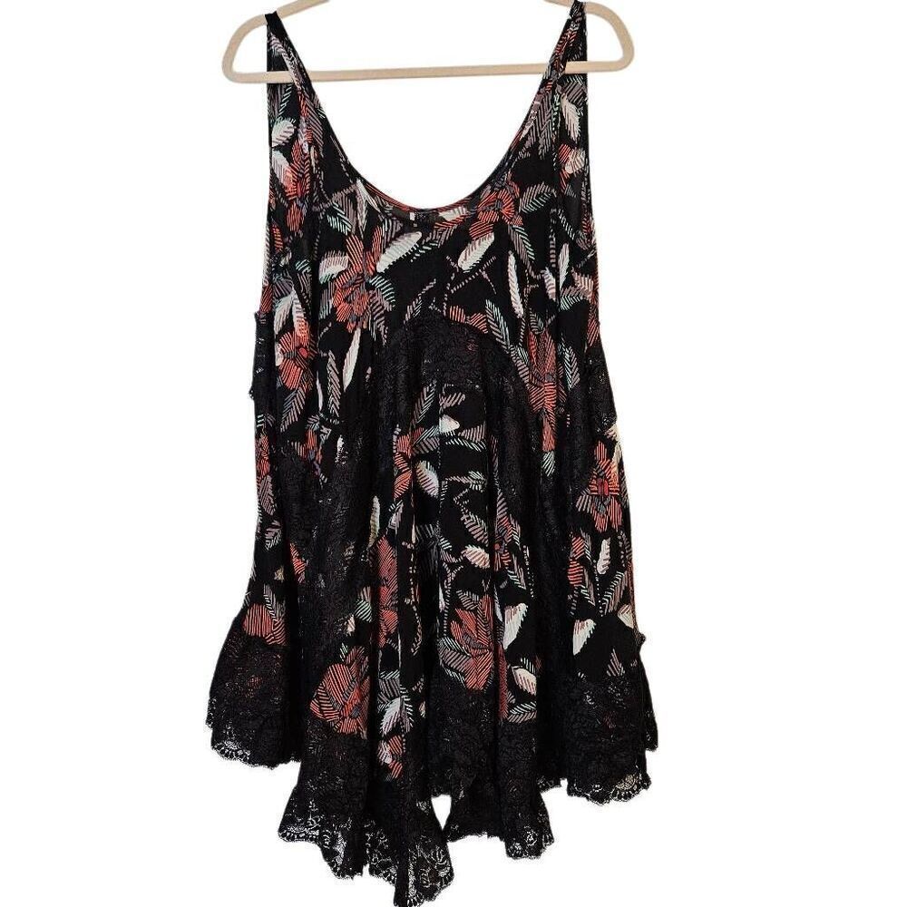 Intimately Free People black printed flowy tank. Size M.